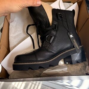 Sorel Black Lace-Up Women's Boots